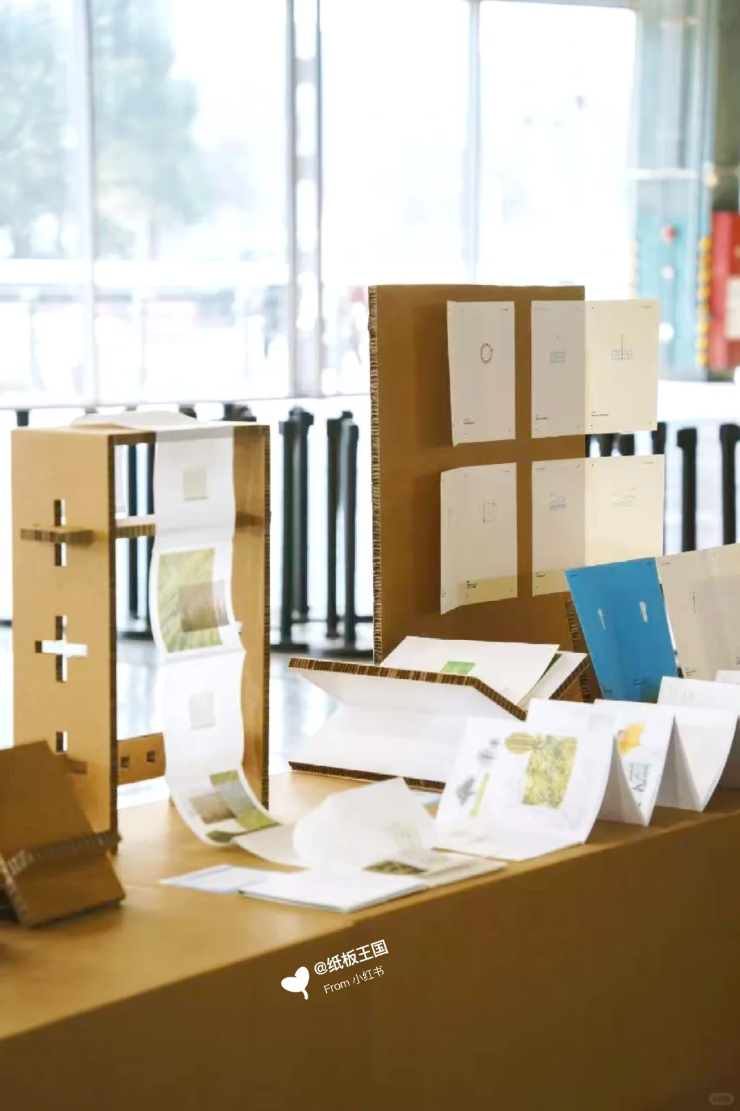 一千多平的艺术展，全部用纸板制作！