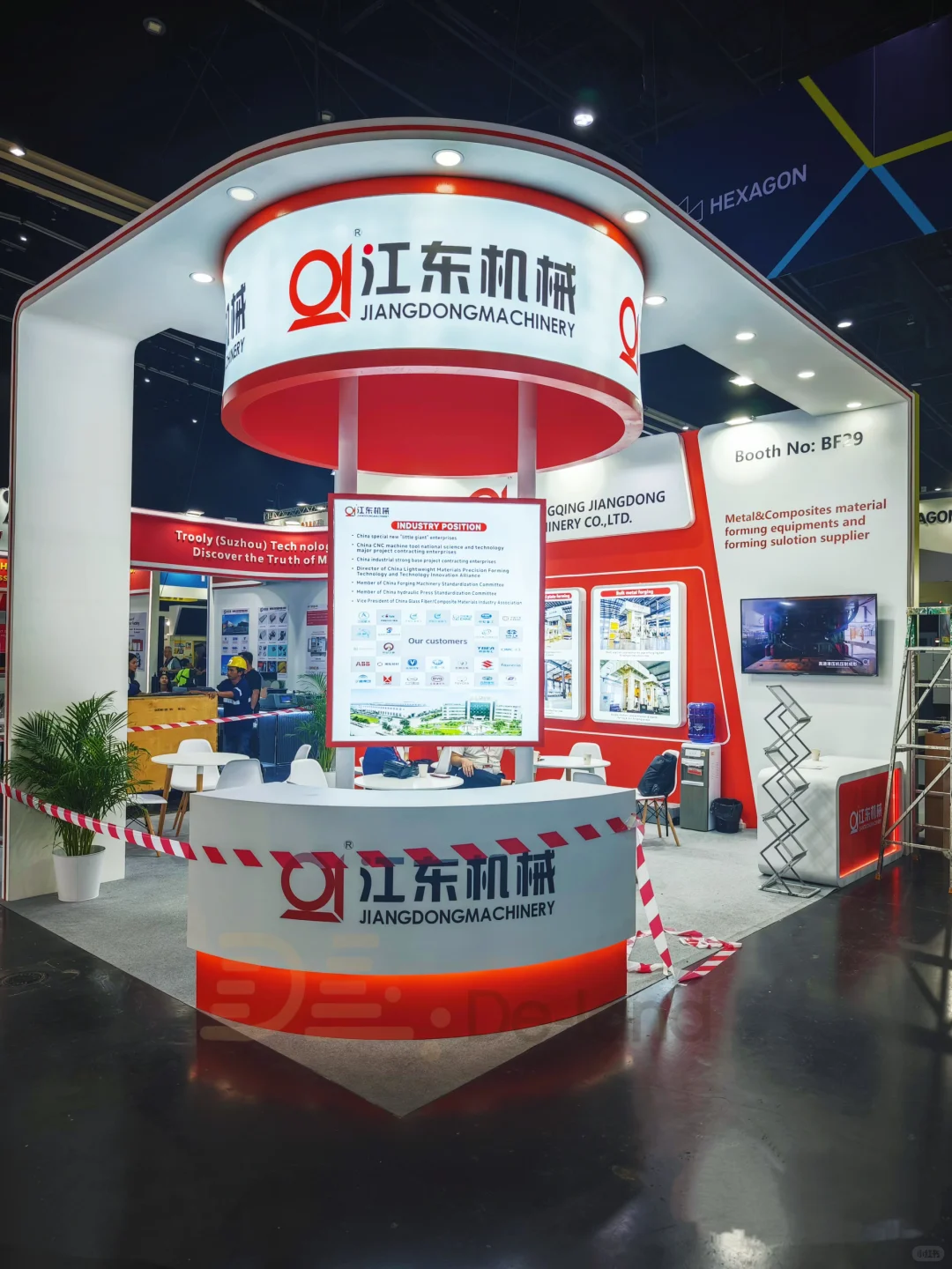 ?泰国METALEX ：品牌色+半开放布局