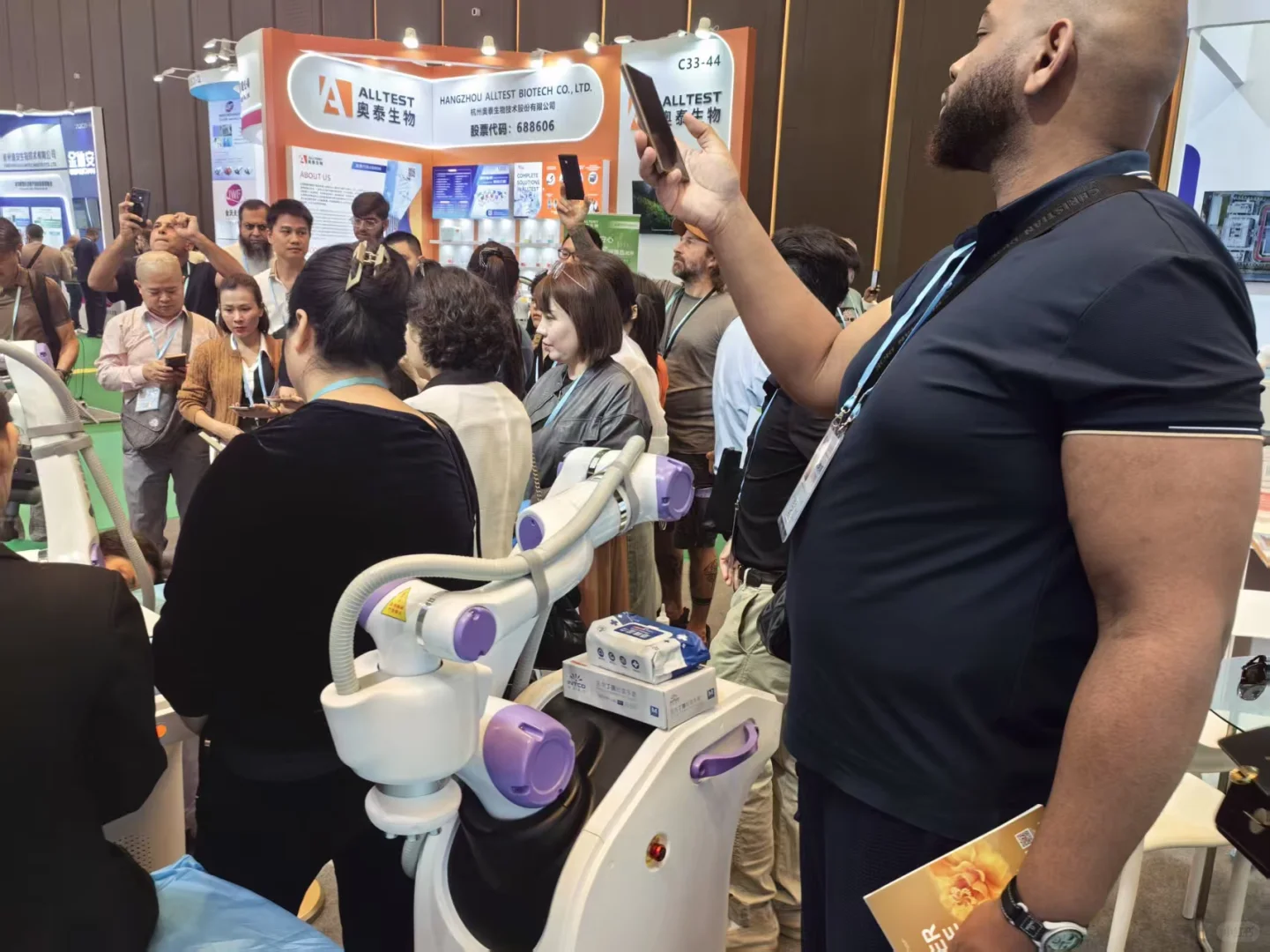 机器人走进人的生活