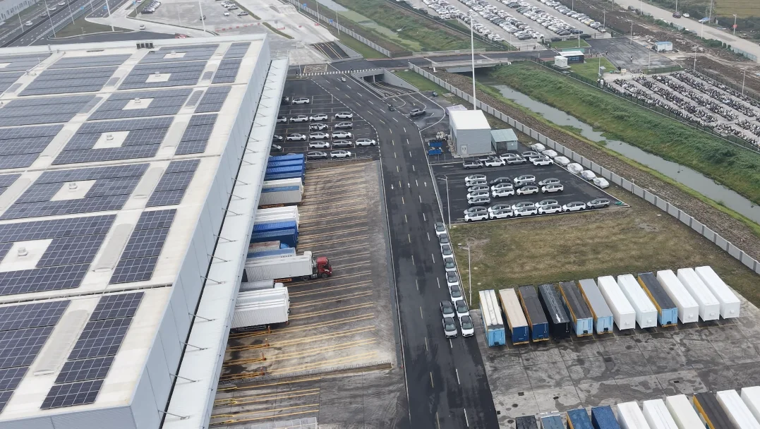 工厂应该是开始继续干了，昨天下午好多群友