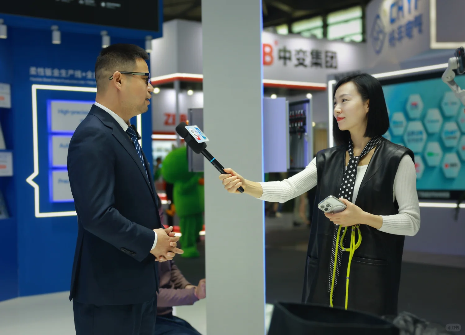 很少穿正装的猫叔在展会现场接受采访！