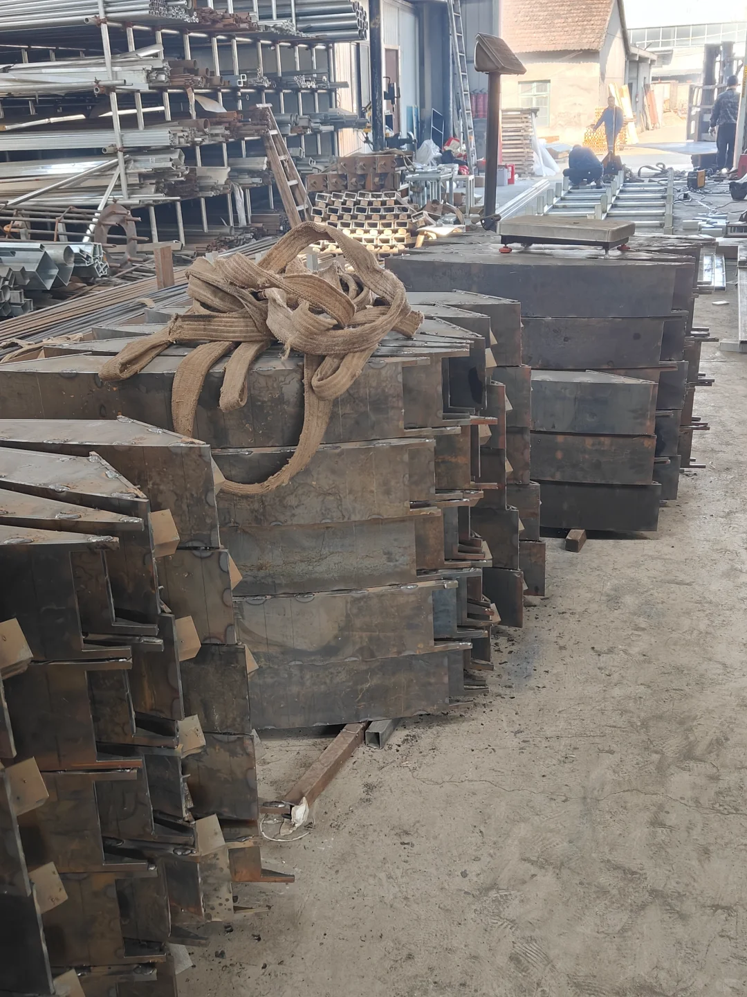 与钢铁金属打交道的一天天