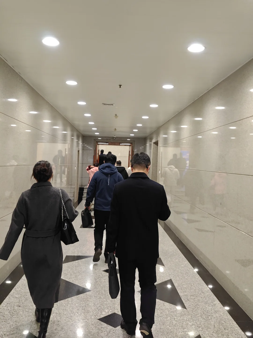 解忧很荣幸和河北省/市长一同参加金融讲座