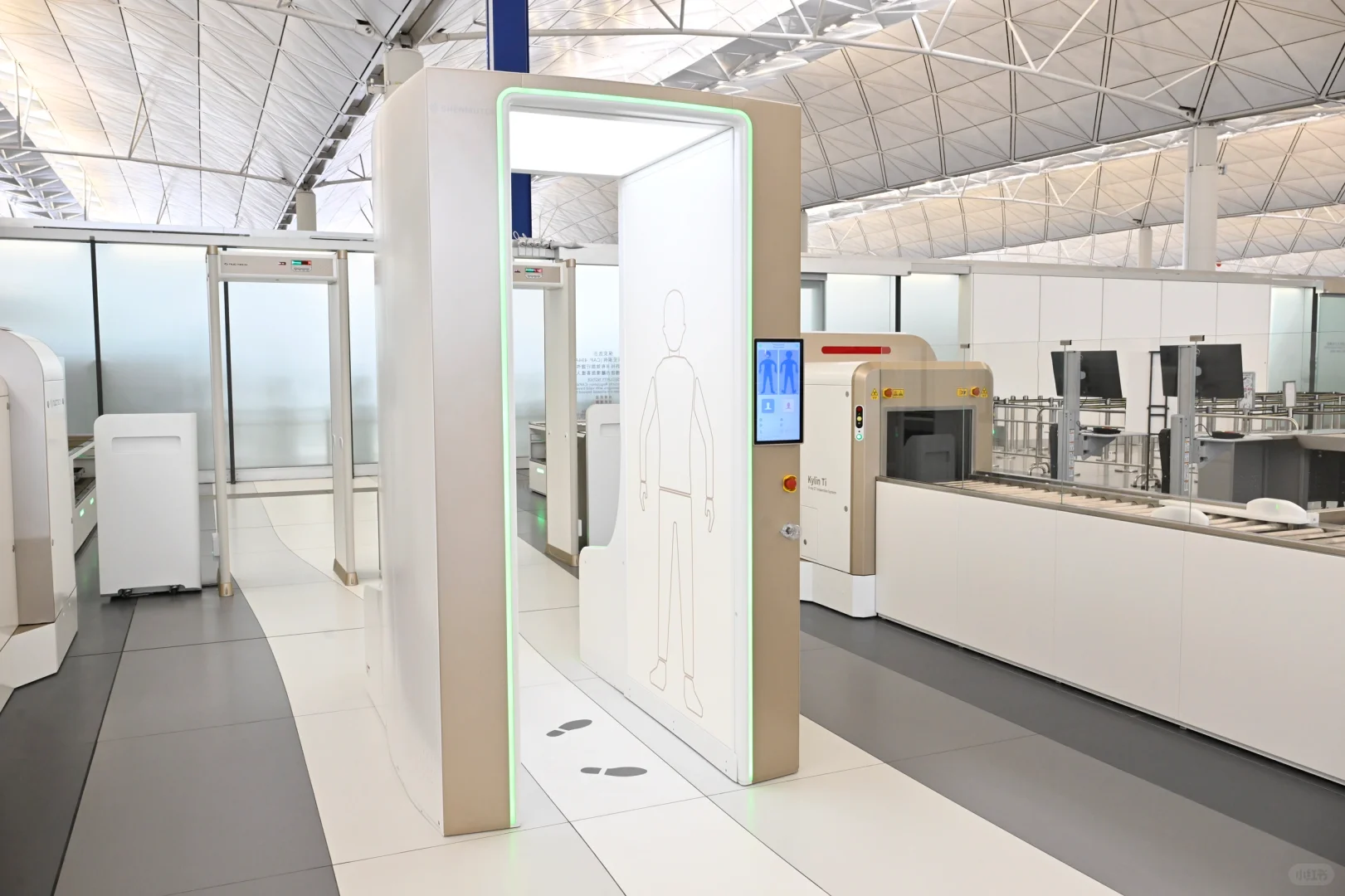 实慕，香港机场安检无需再掏出电脑、液体等