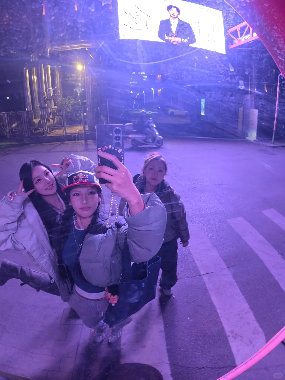 世界以痛吻我 我报之以…