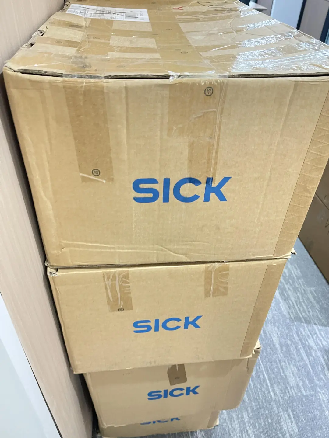 35+女性欧美自动化设备销售～