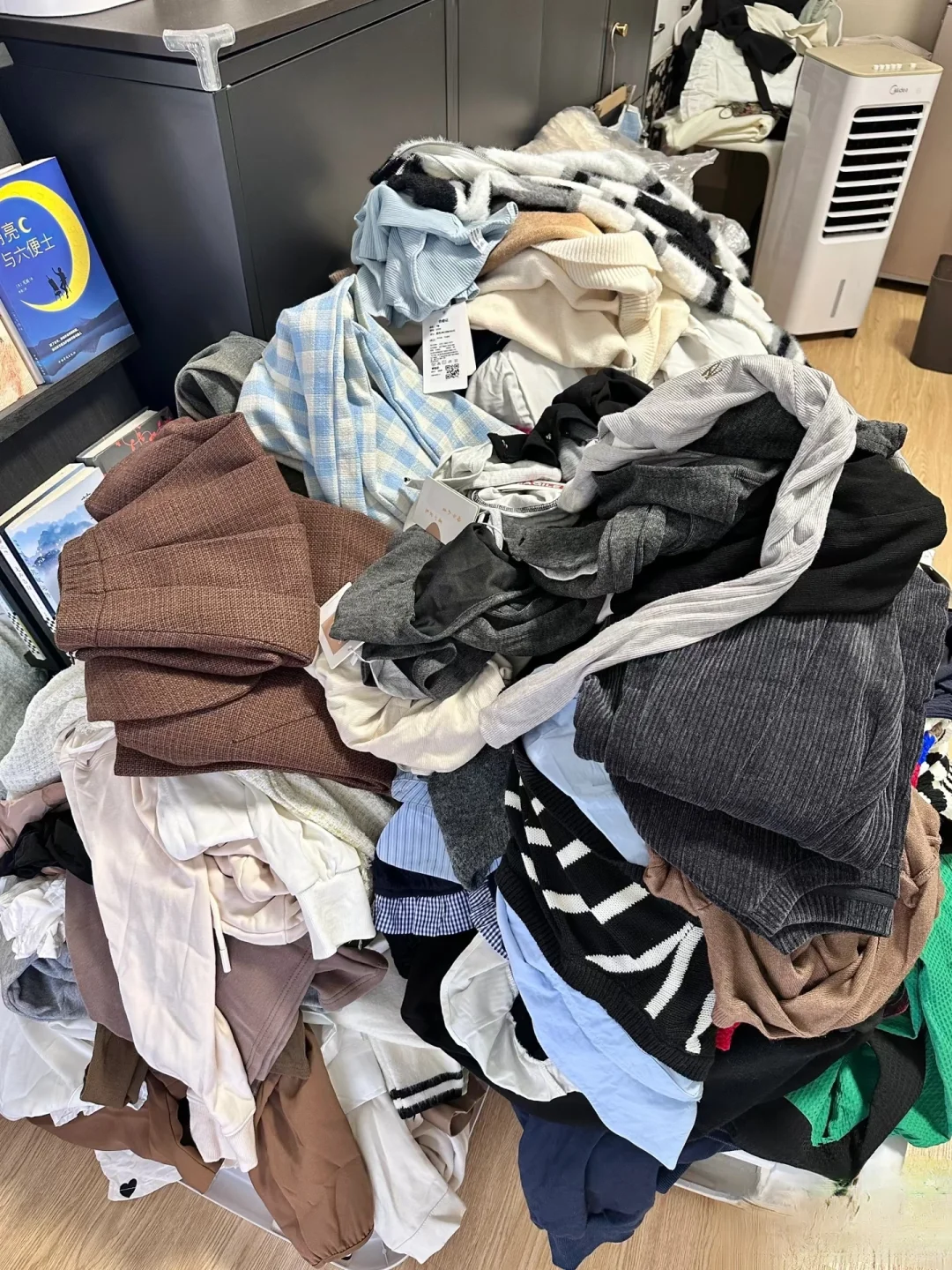 我快急死了，我说旧衣服可以换钱!你们都不