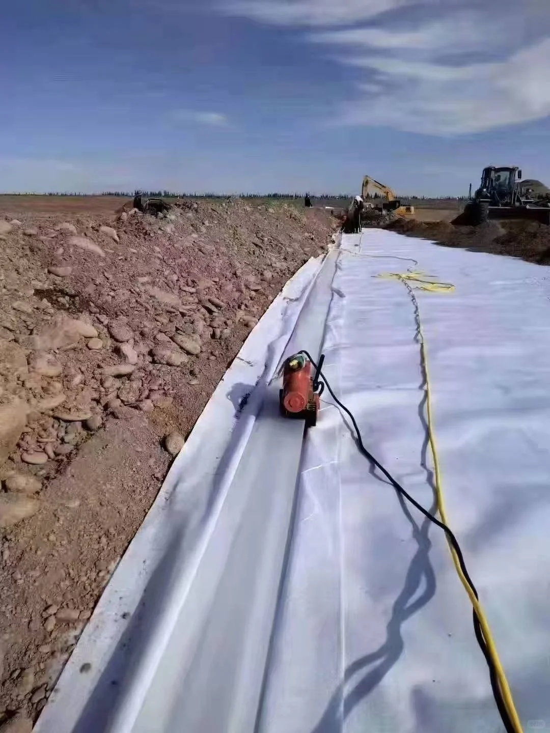 复合土工膜对地下水的保护作用