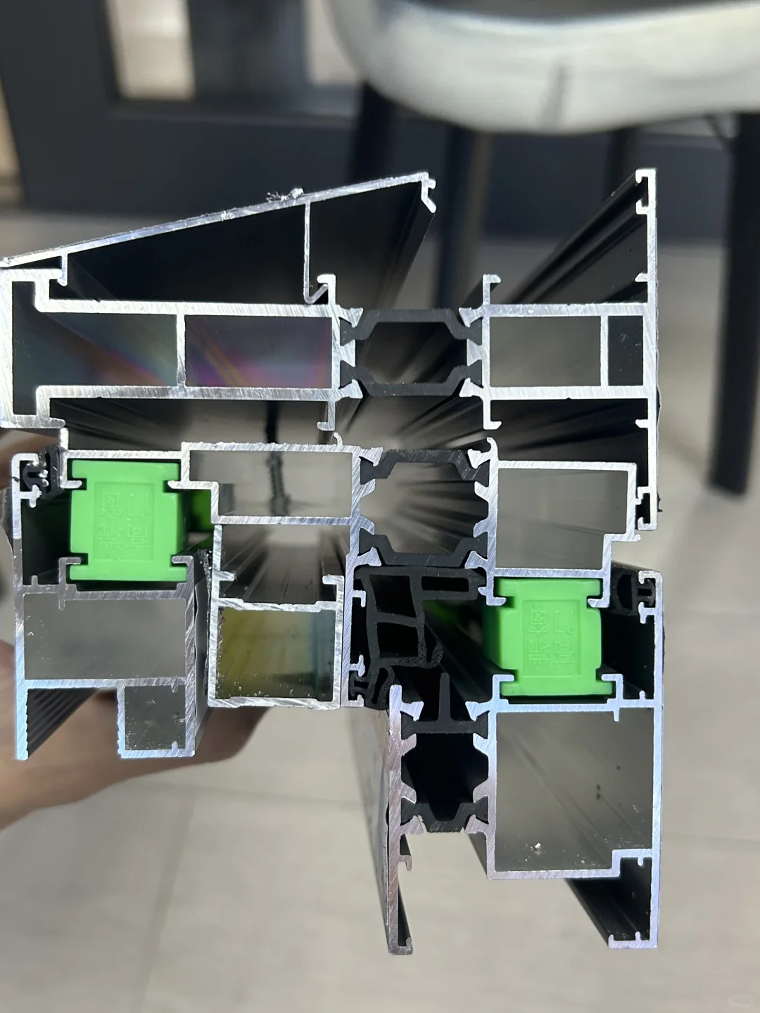 自装第一步，直接去厂里看材料定窗户