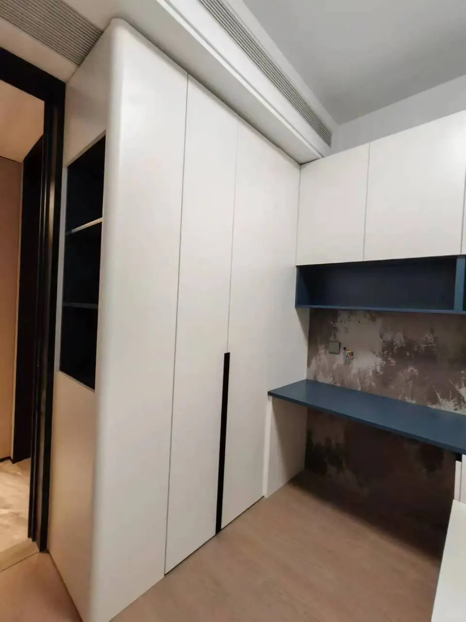 儿童房衣柜带书桌设计