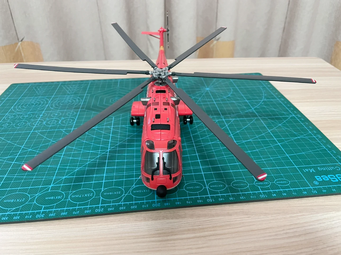 直8运输直升机，新年就来个大红配色吧！