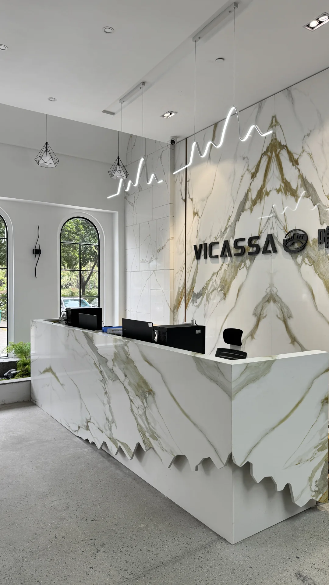 出口接待前台，柜体供应商可以给设计方案吗？