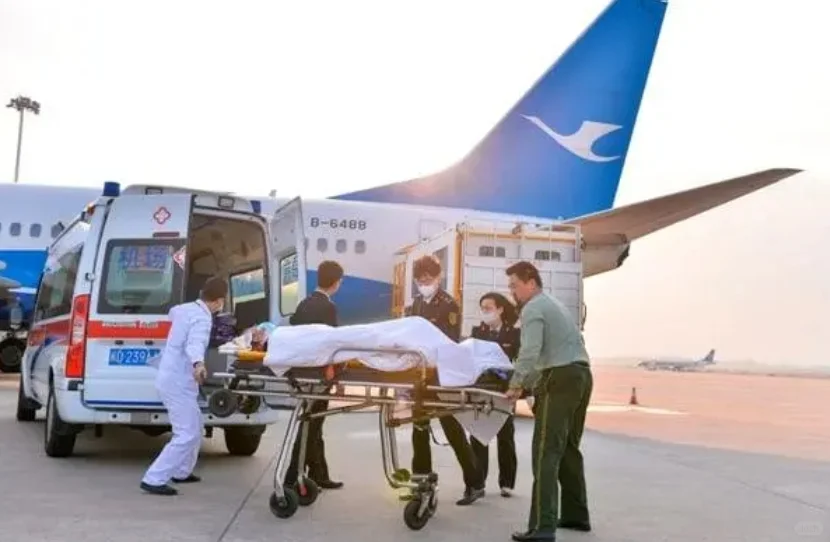 空中救护探讨航空医疗转运护送的优势与挑战