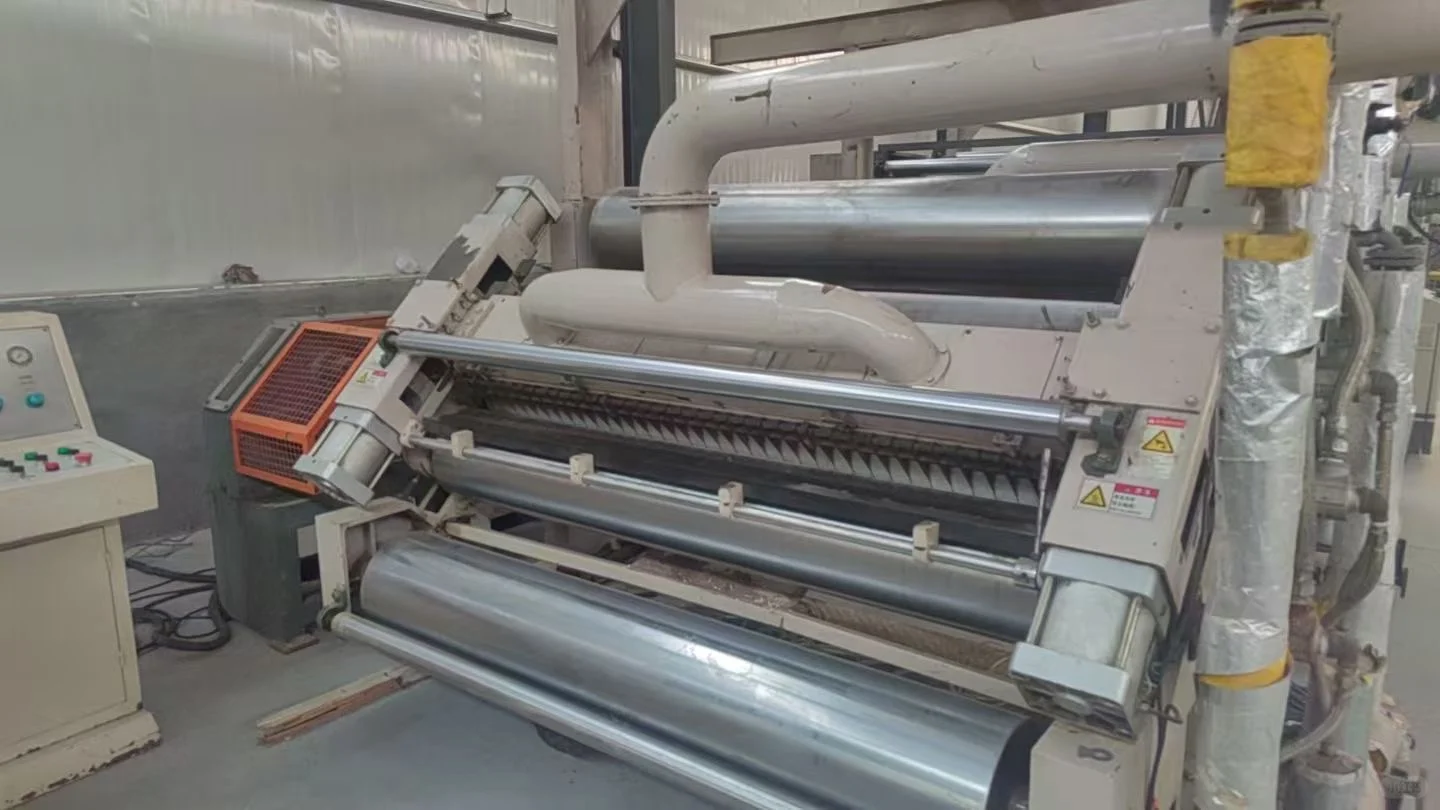 出售旧的单面瓦楞机 液压支架 切纸机 。