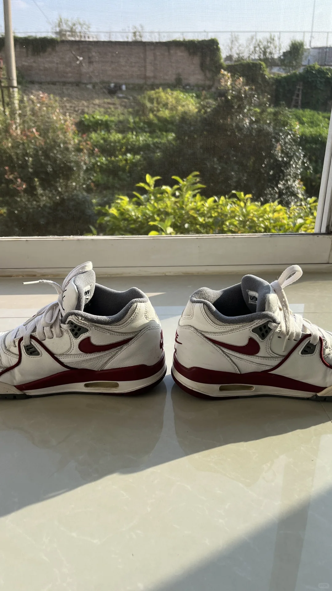 出闲置鞋子 实在是放在家里落灰 有轻微磨损