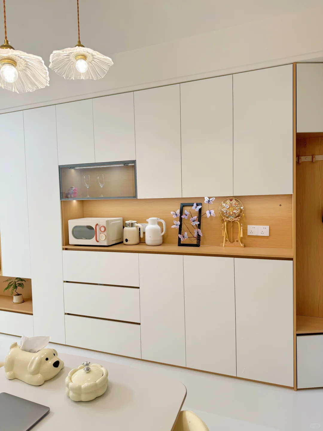 被疯狂抄作业的满墙柜子，?1.2W 值不值呢