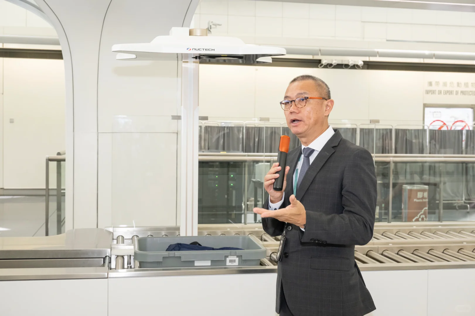 实慕，香港机场安检无需再掏出电脑、液体等