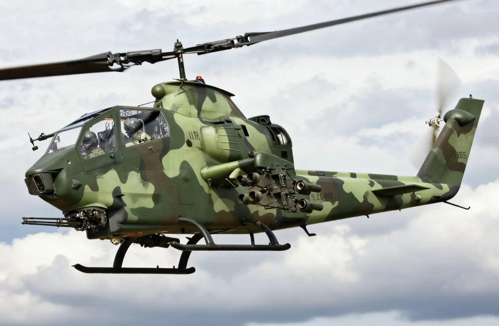 ❤️ 花旗国第一代武装直升机 AH1