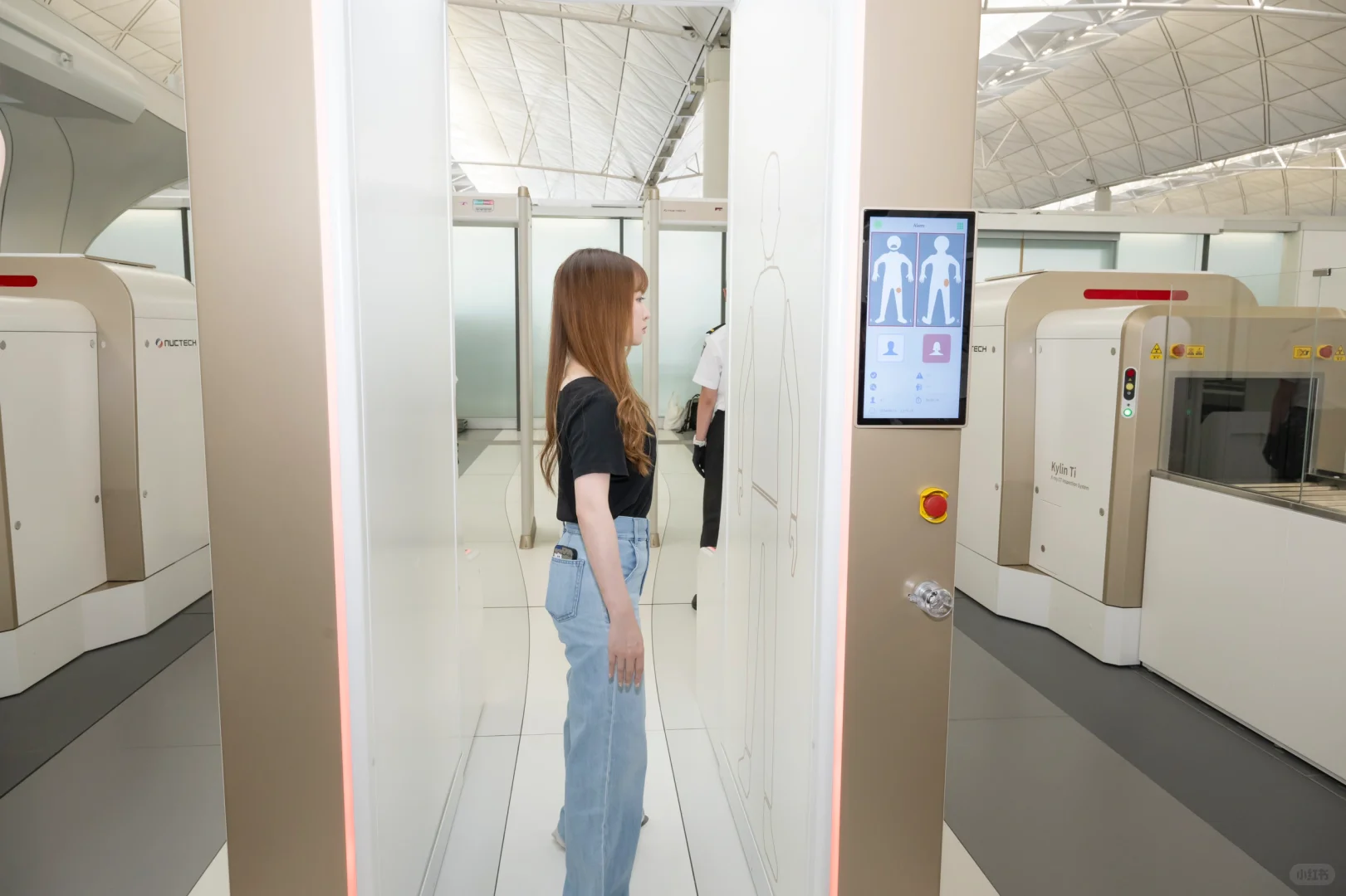 实慕，香港机场安检无需再掏出电脑、液体等