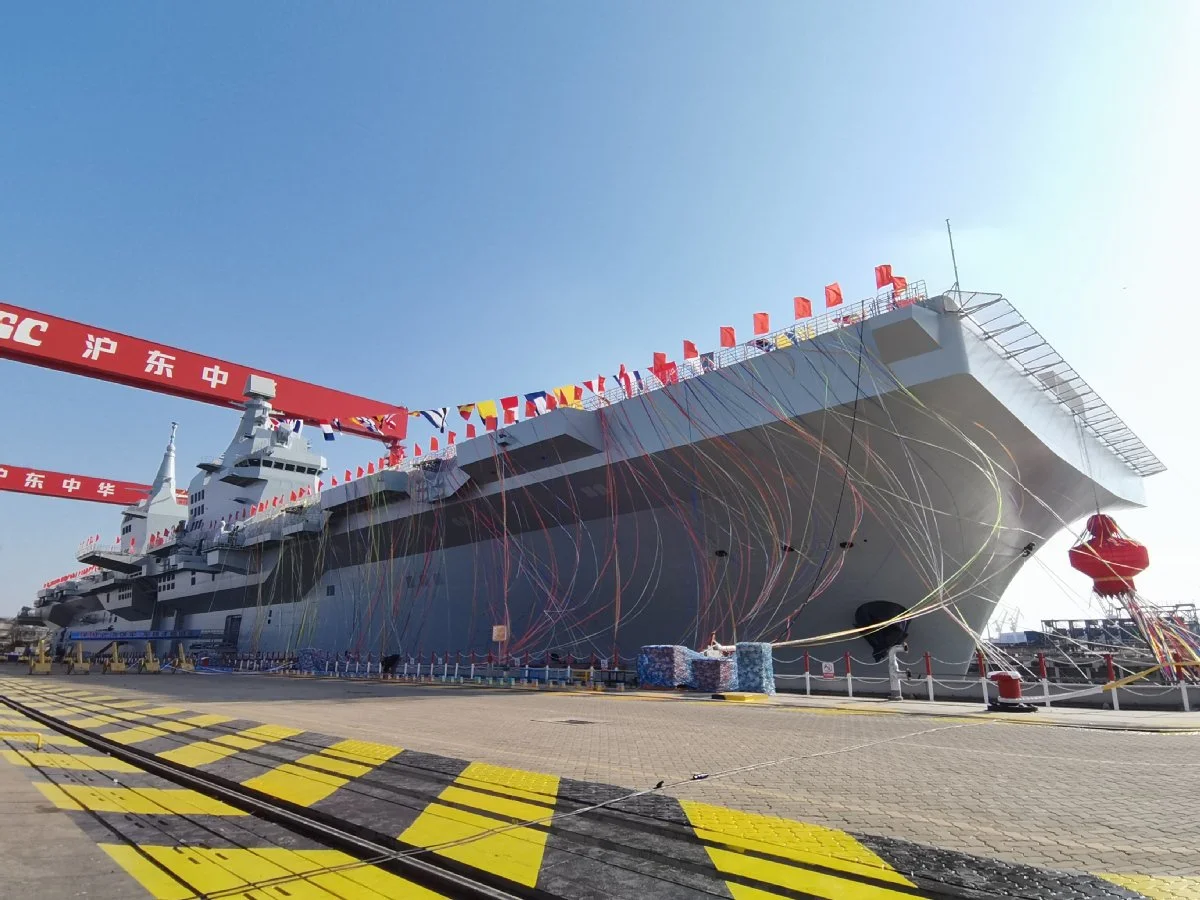 076舰开启海试：两栖舰与航母相结合的典范