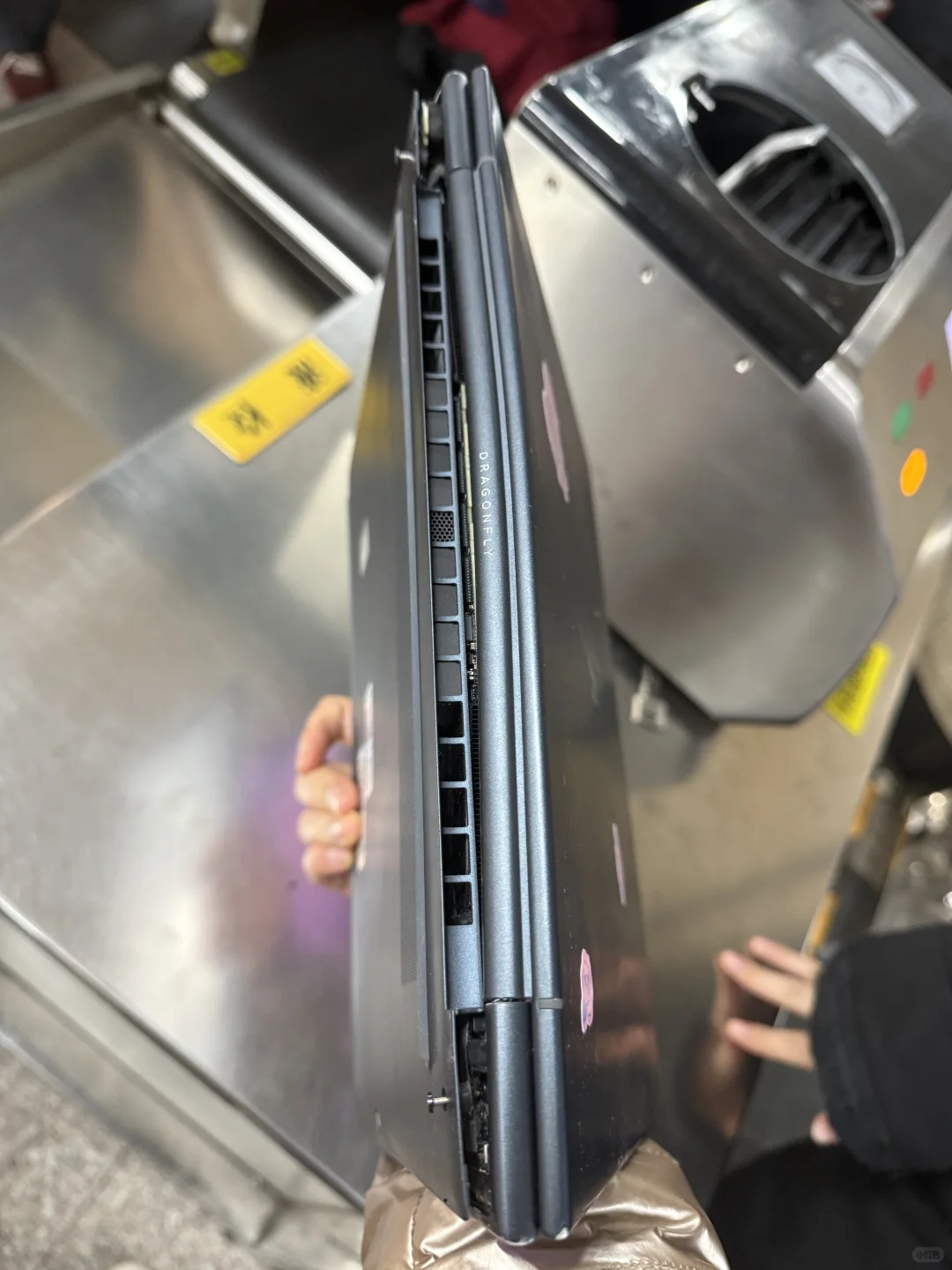 小心！地铁里新的安检仪，是电脑包刺客