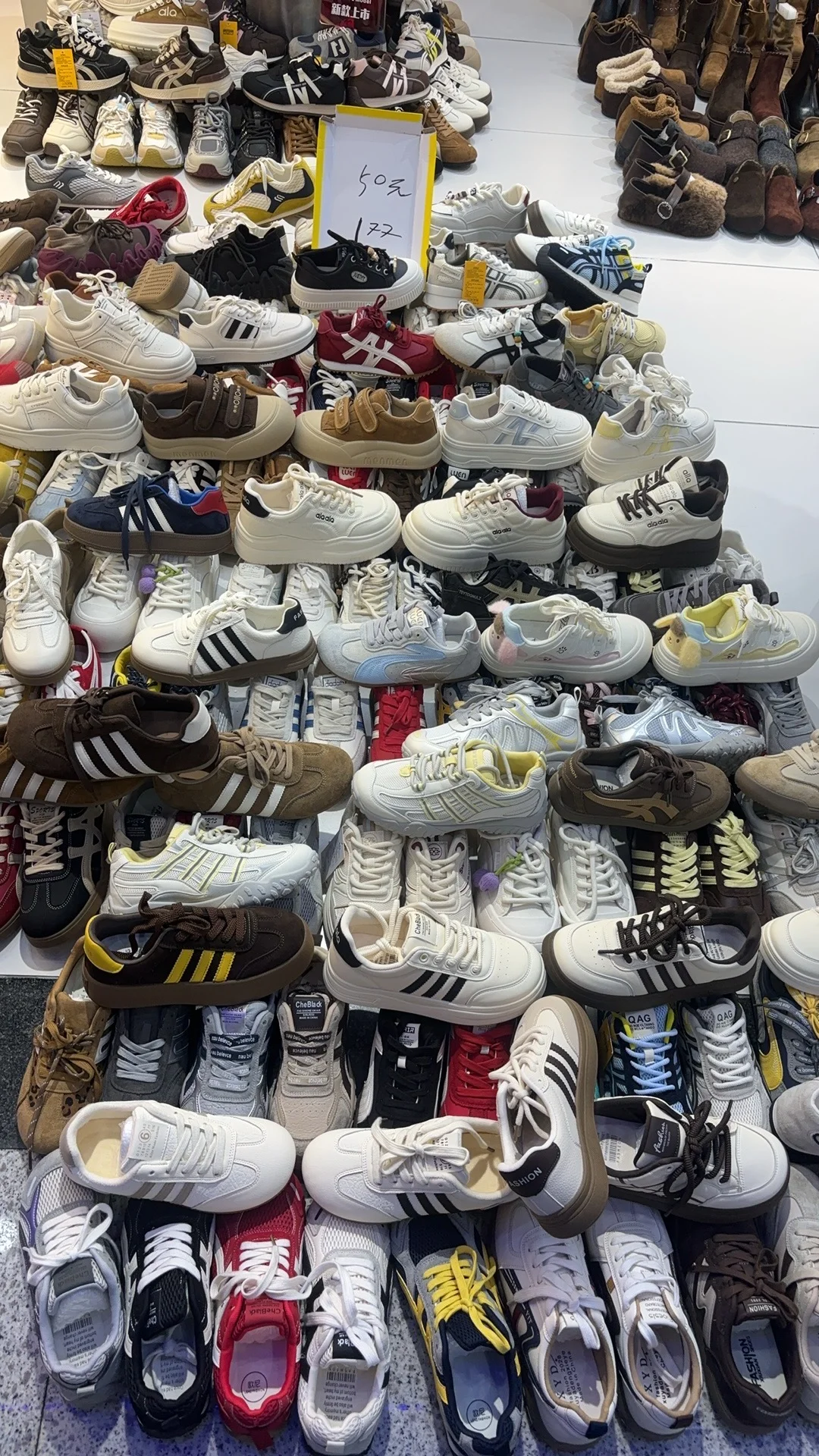档口鞋子只要50元