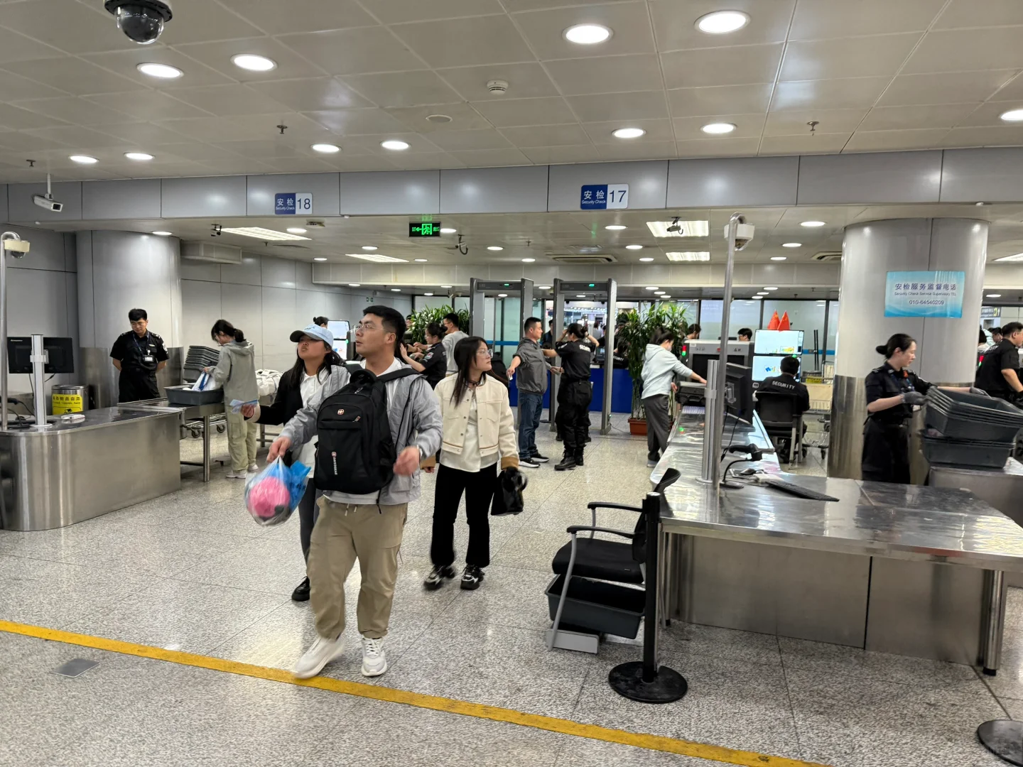 首都T2易安检通道上新设备了