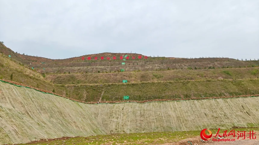 “生态伤疤”蝶变“网红地标”