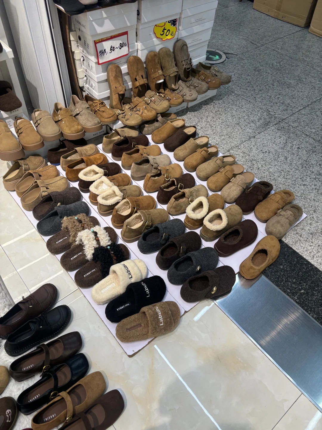 档口鞋子只要50元