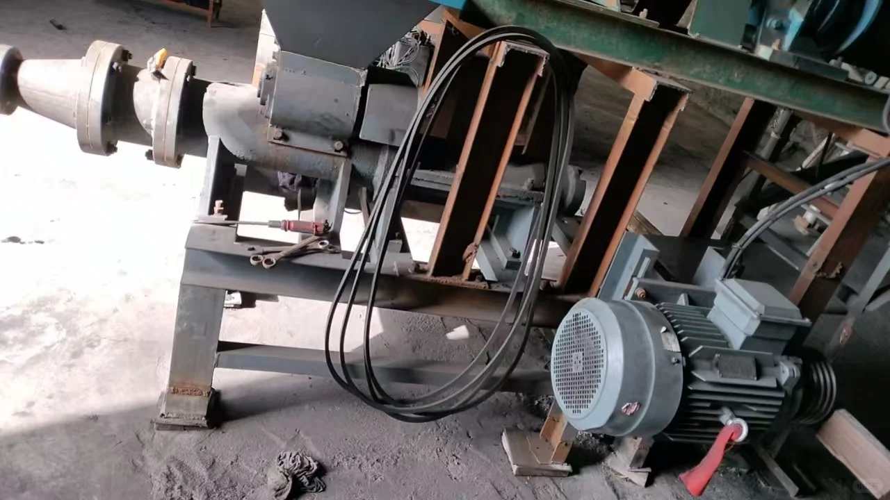 鱼塘增氧机设备的生产厂家为‌Long Fish Co