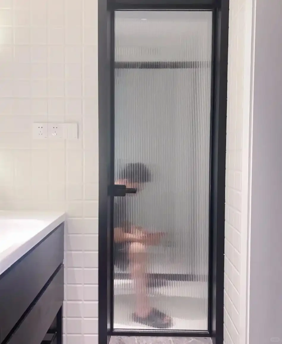 卫生间玻璃门翻车了?长虹玻璃门避坑指南