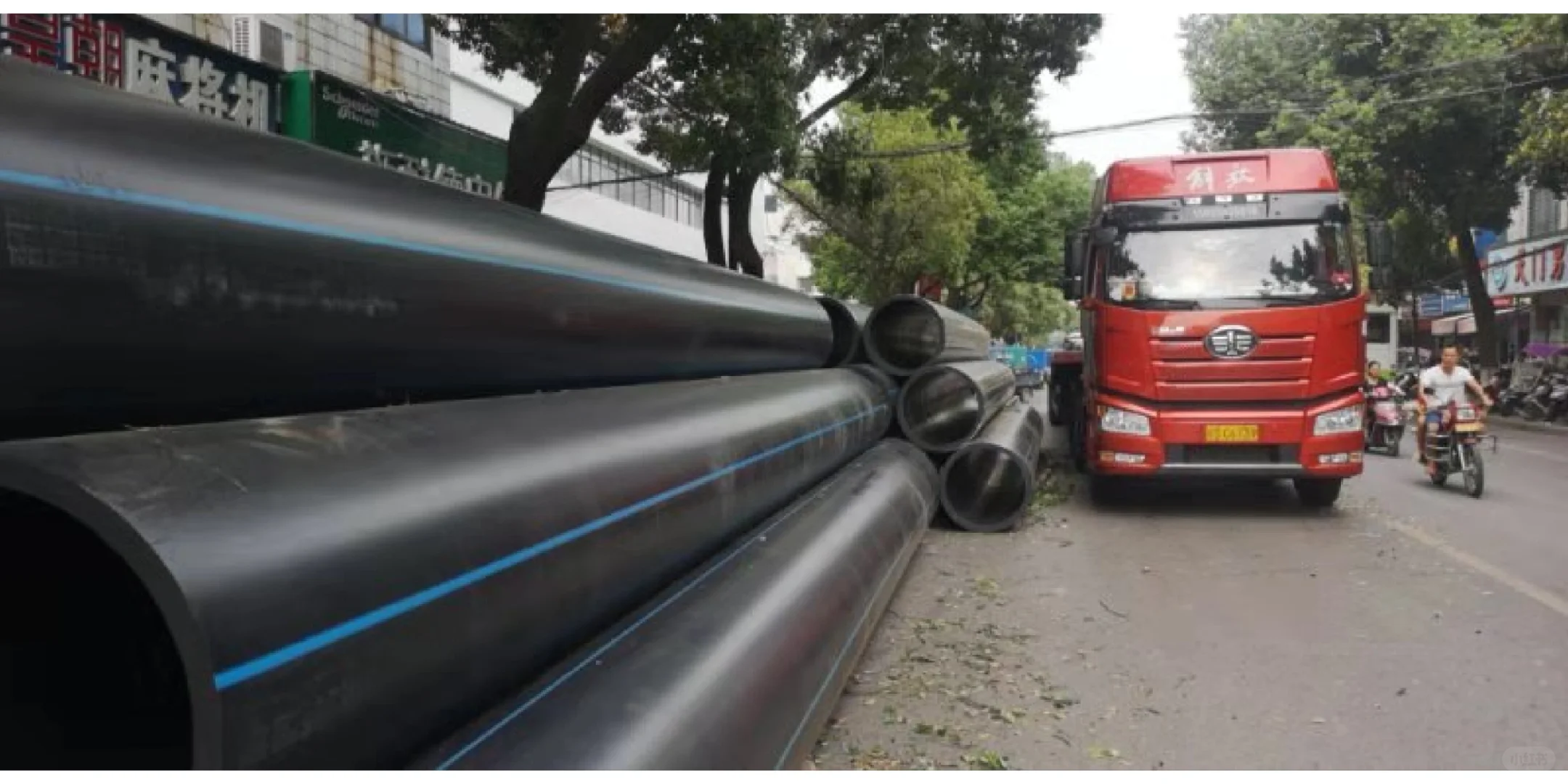 现在越来越多的道路用拖拉管了