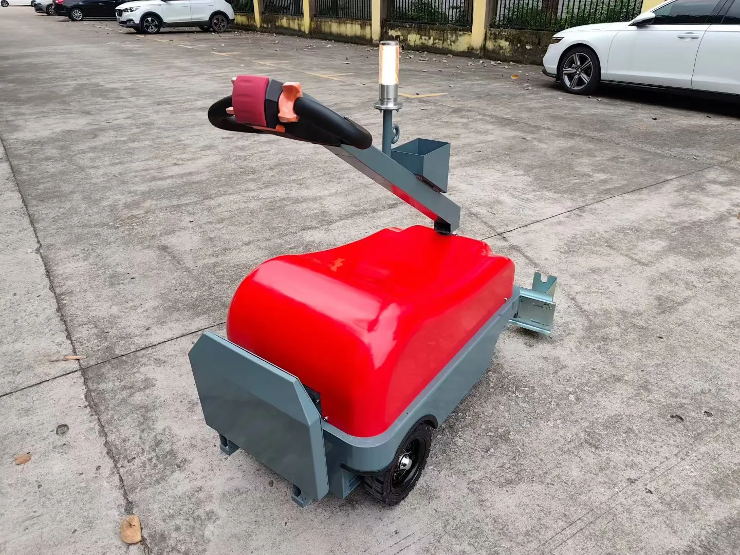 电动牵引车+挂车