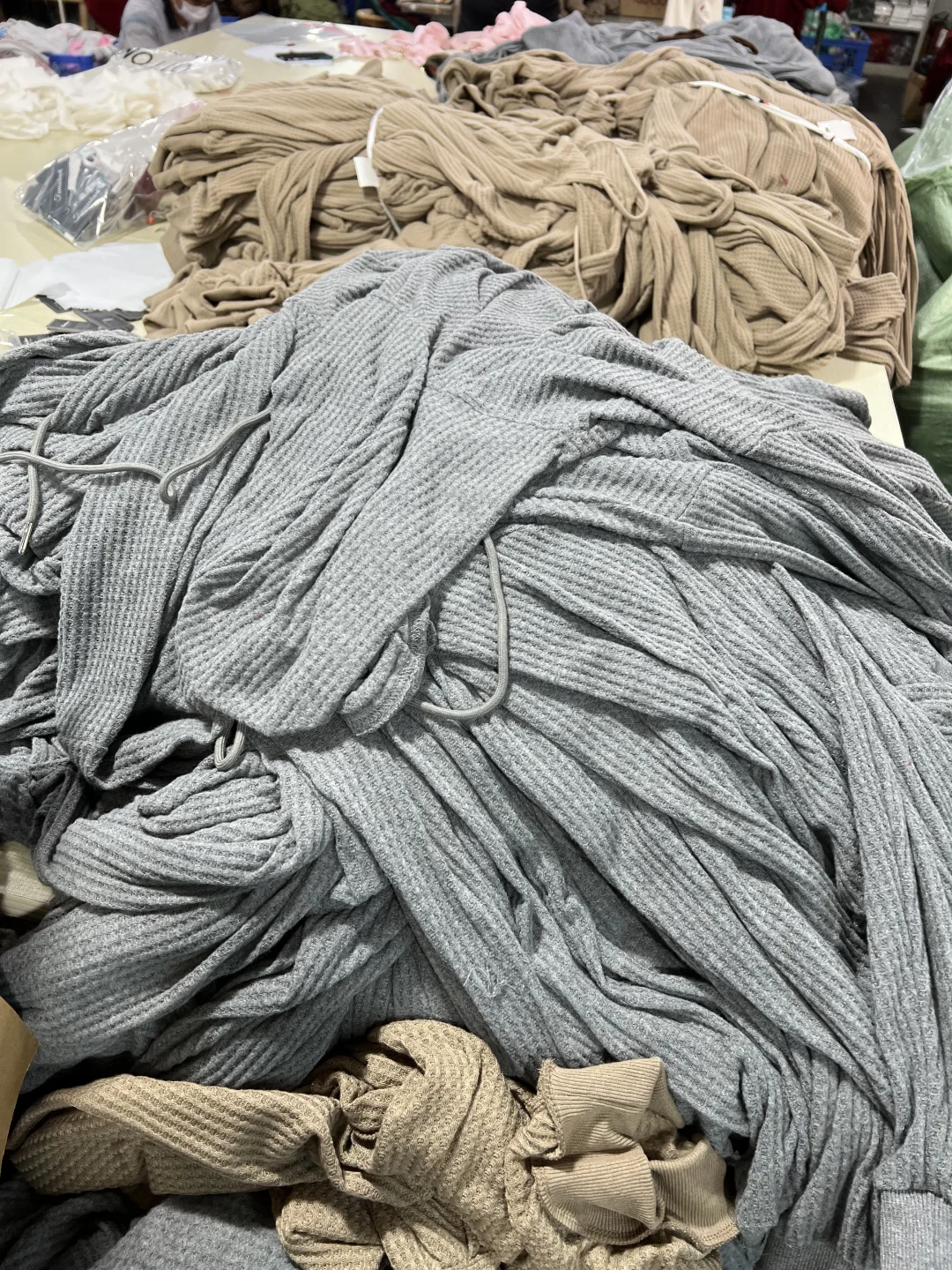 广州服装加工：T恤/卫衣3天打版出货小单快返