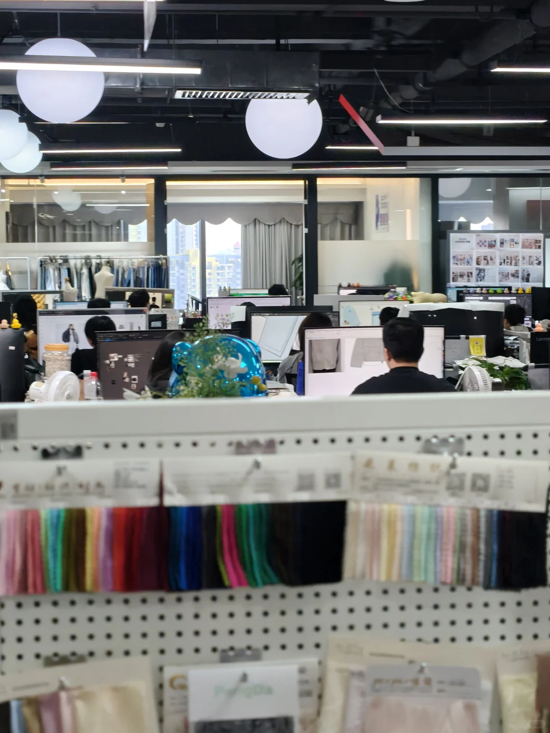 聚焦“快出款+零踩雷”—服装档口/直播的