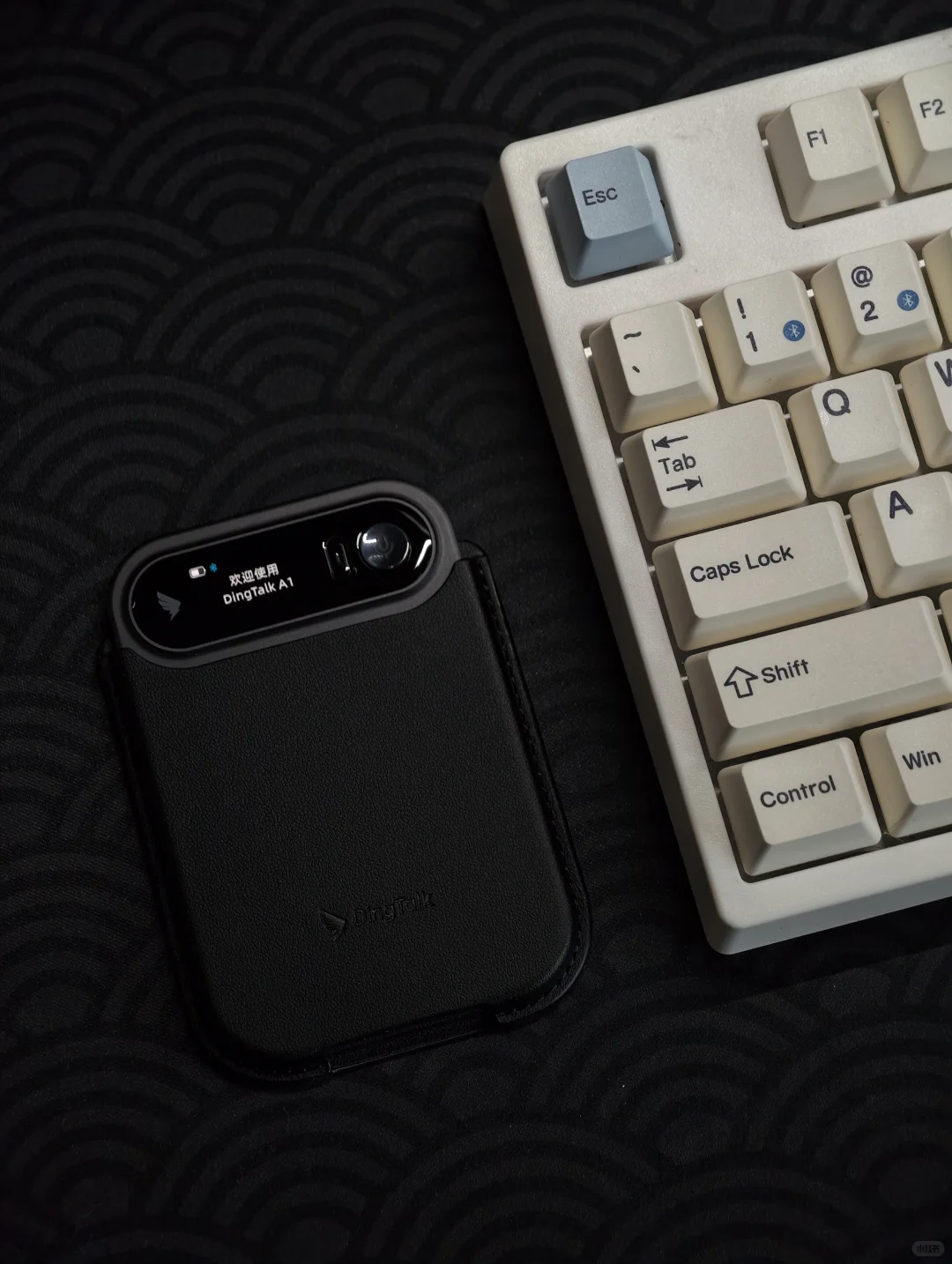 十年之约 钉钉发布了首款智能AI硬件