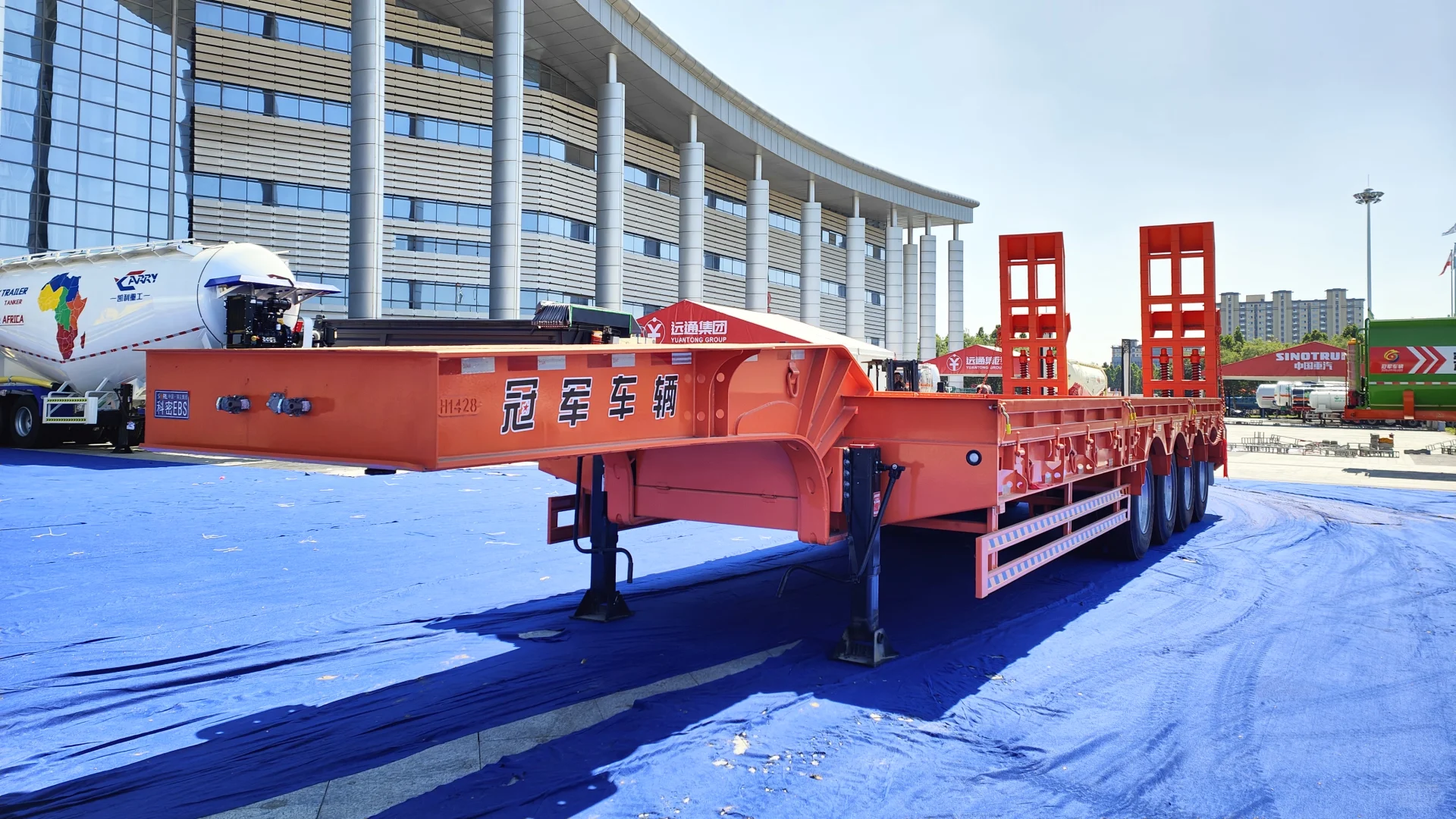 出口专用车-低平板半挂车