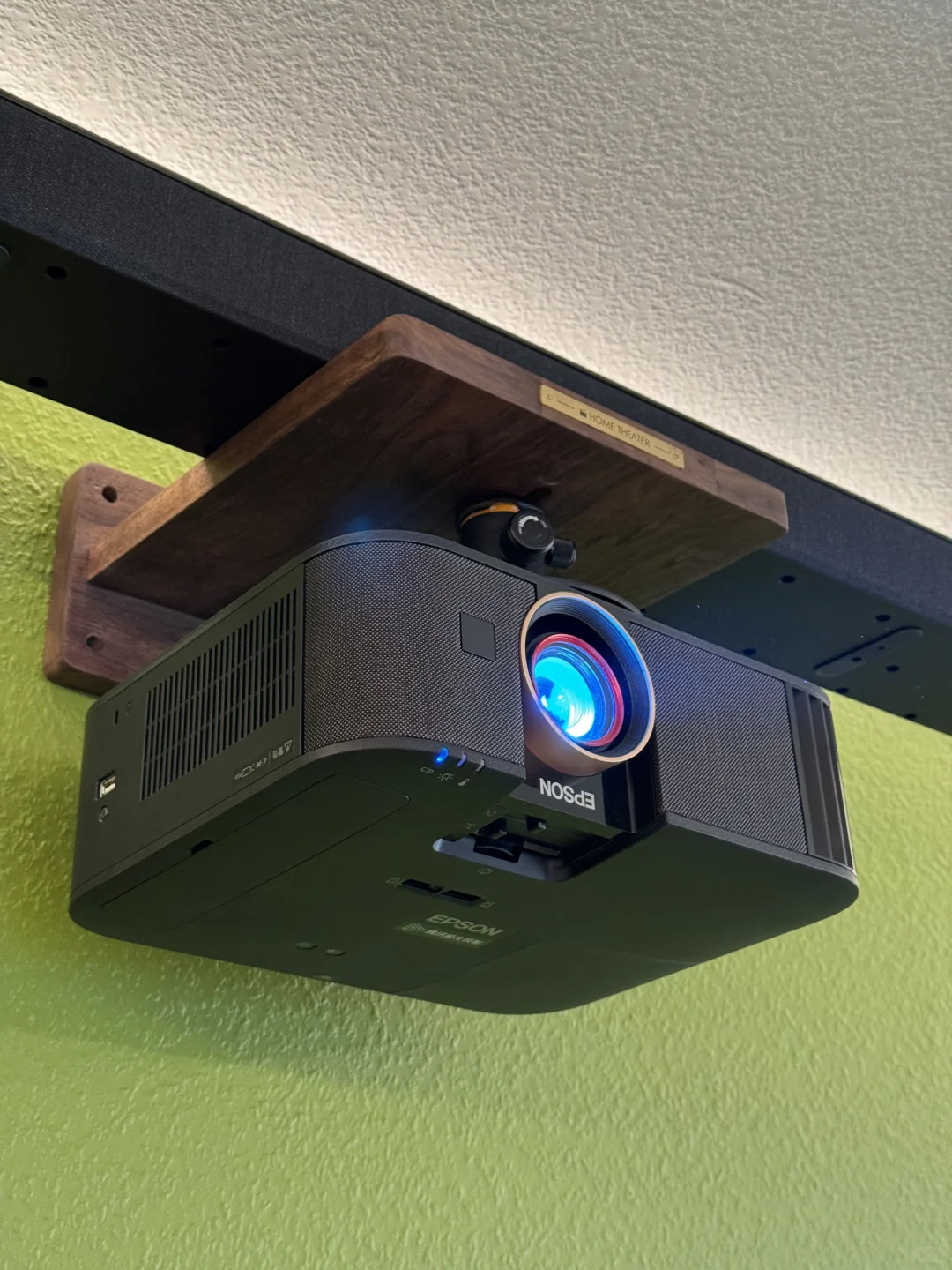 我的投影仪在发光耶～～～