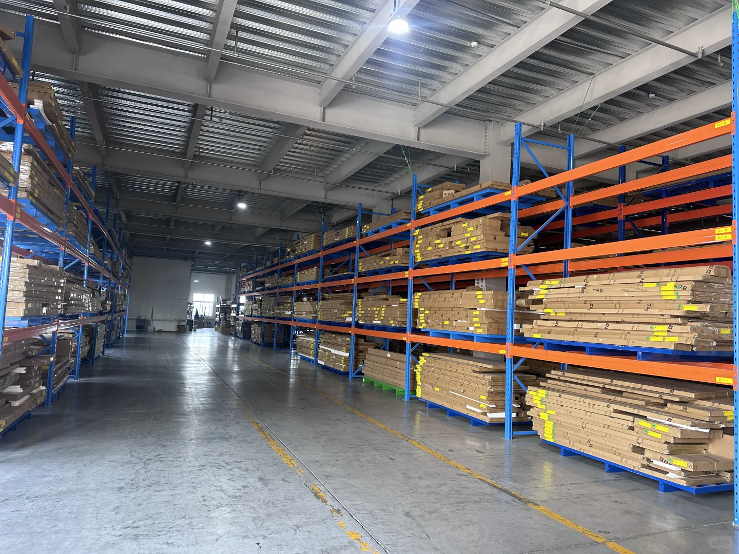 木工车间实拍丨记录工人忙碌的身影