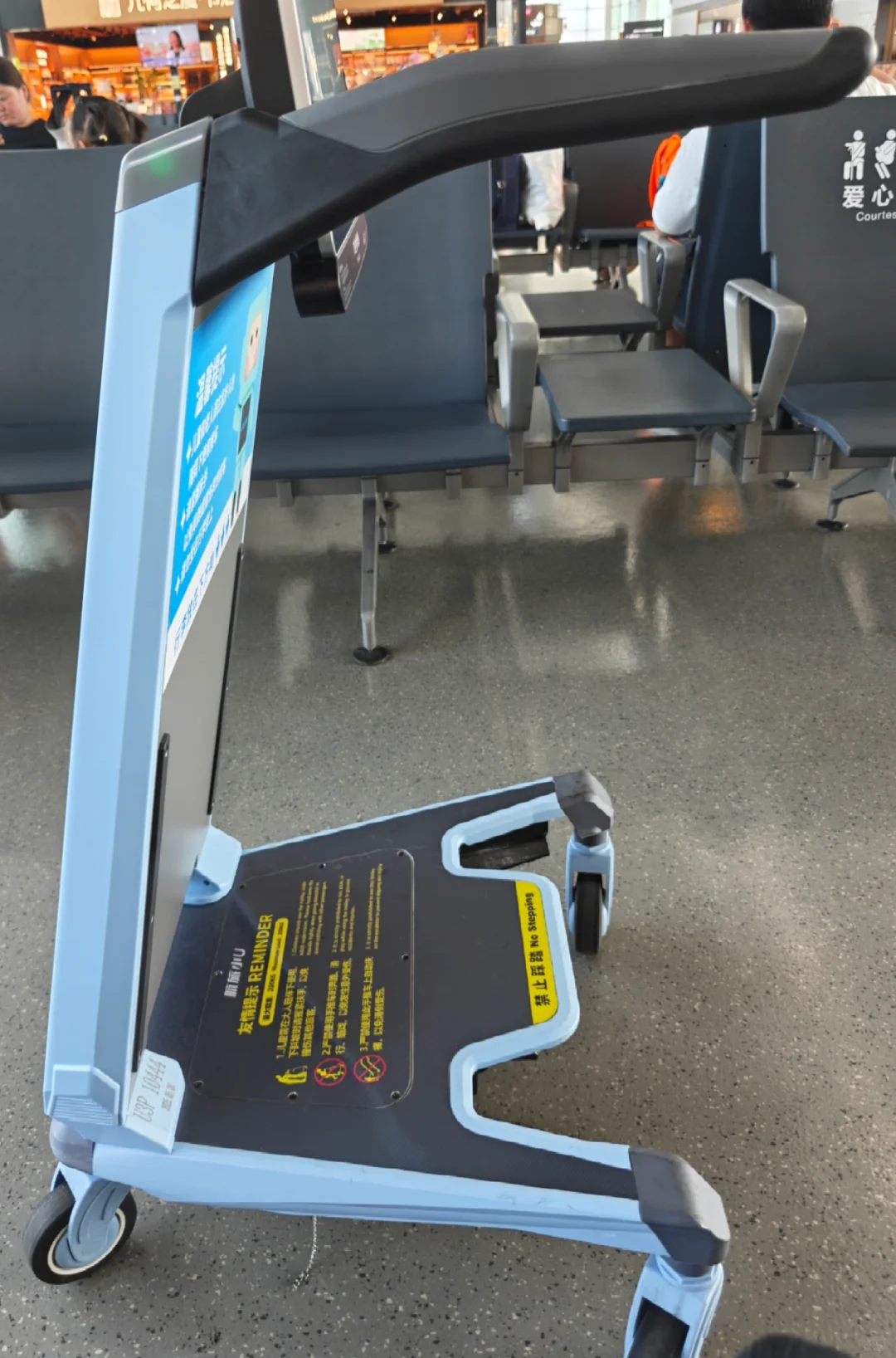 谁擅自给重庆江北机场t3航站楼换行李车了?