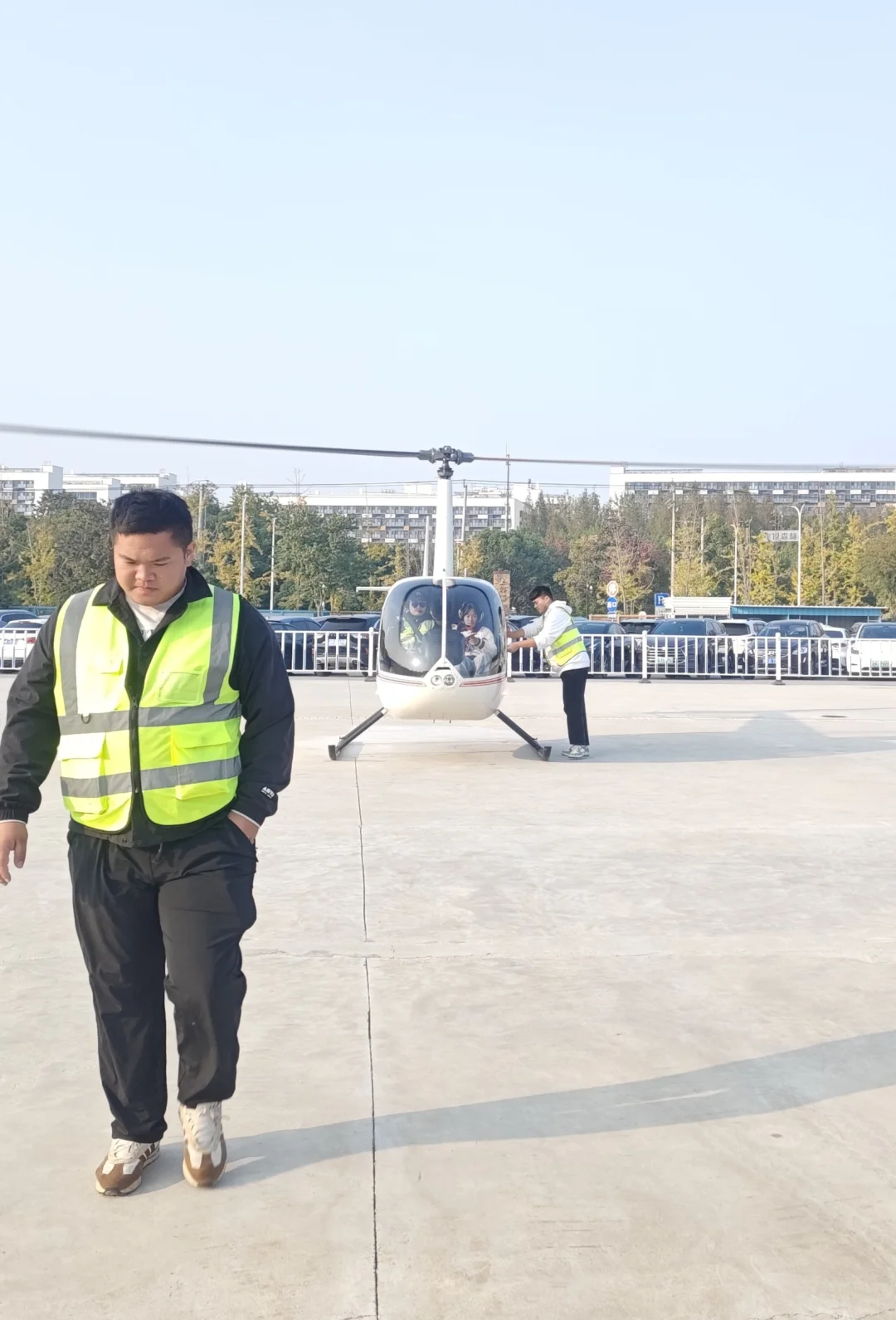 终于轮到我开直升机了！