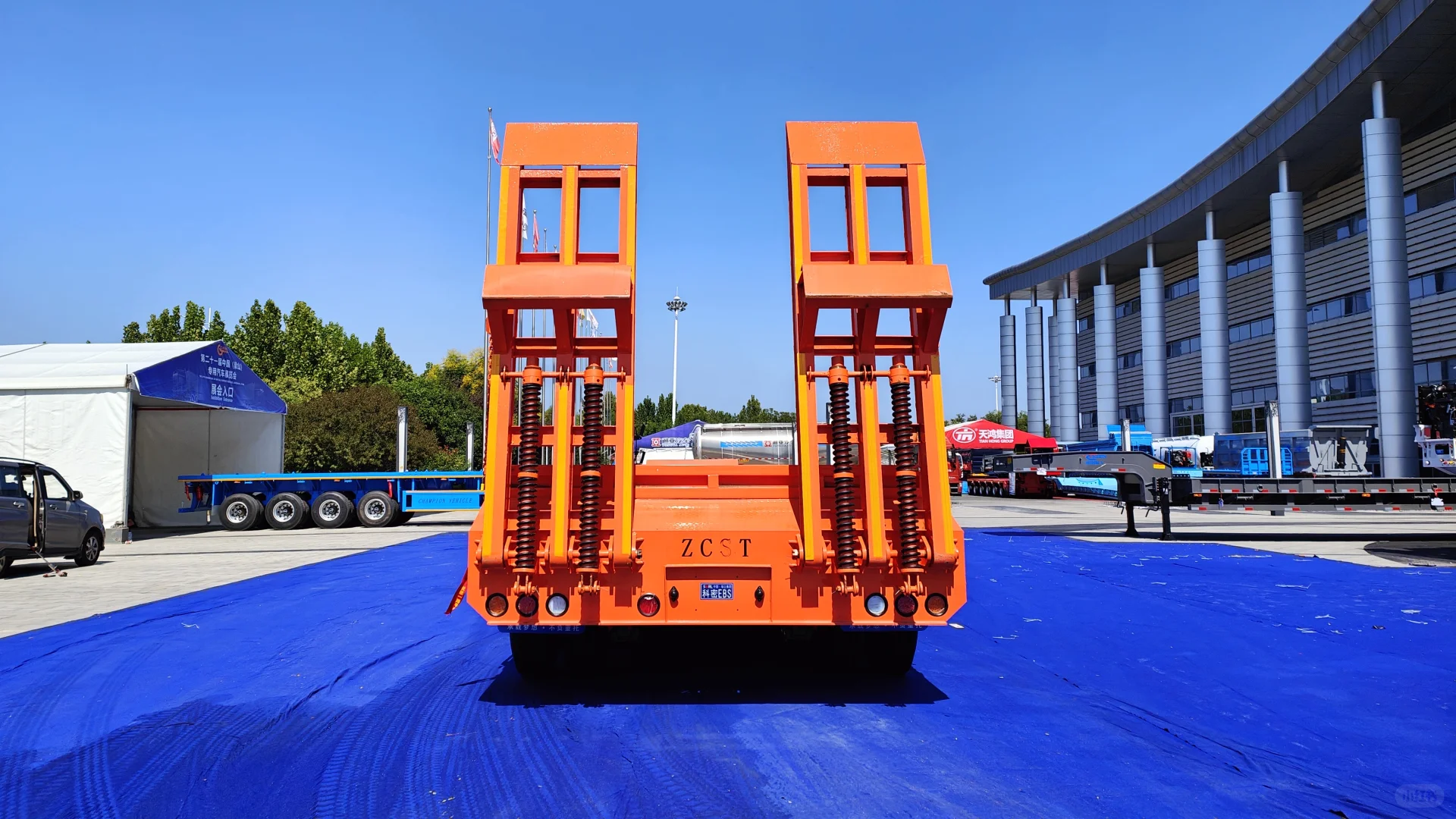 出口专用车-低平板半挂车