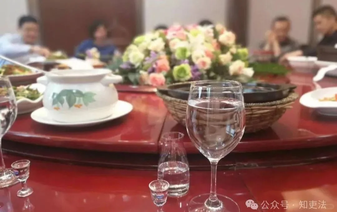 镇长为招商引资，虚开发票，数年后被判刑