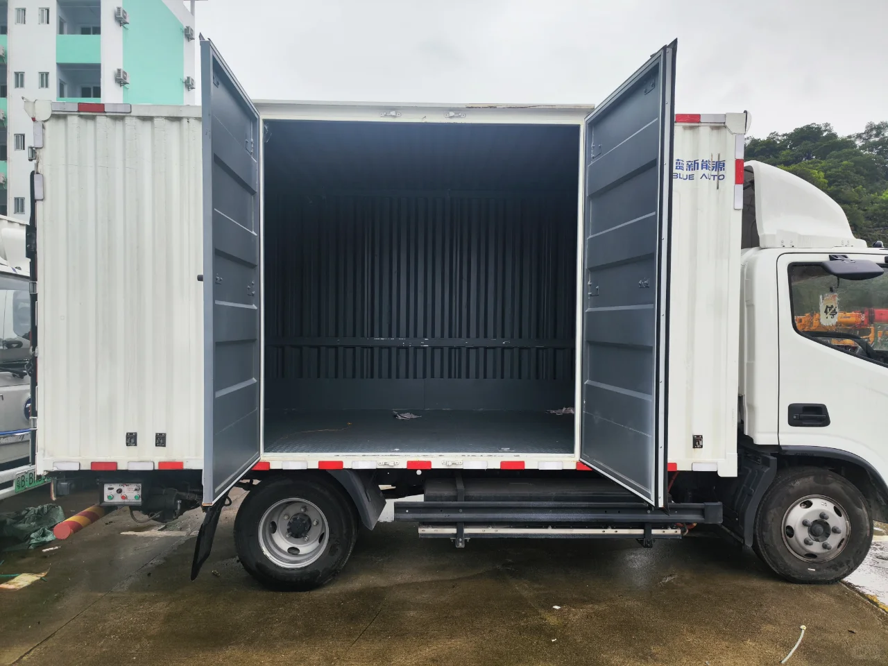 东风电动物流车