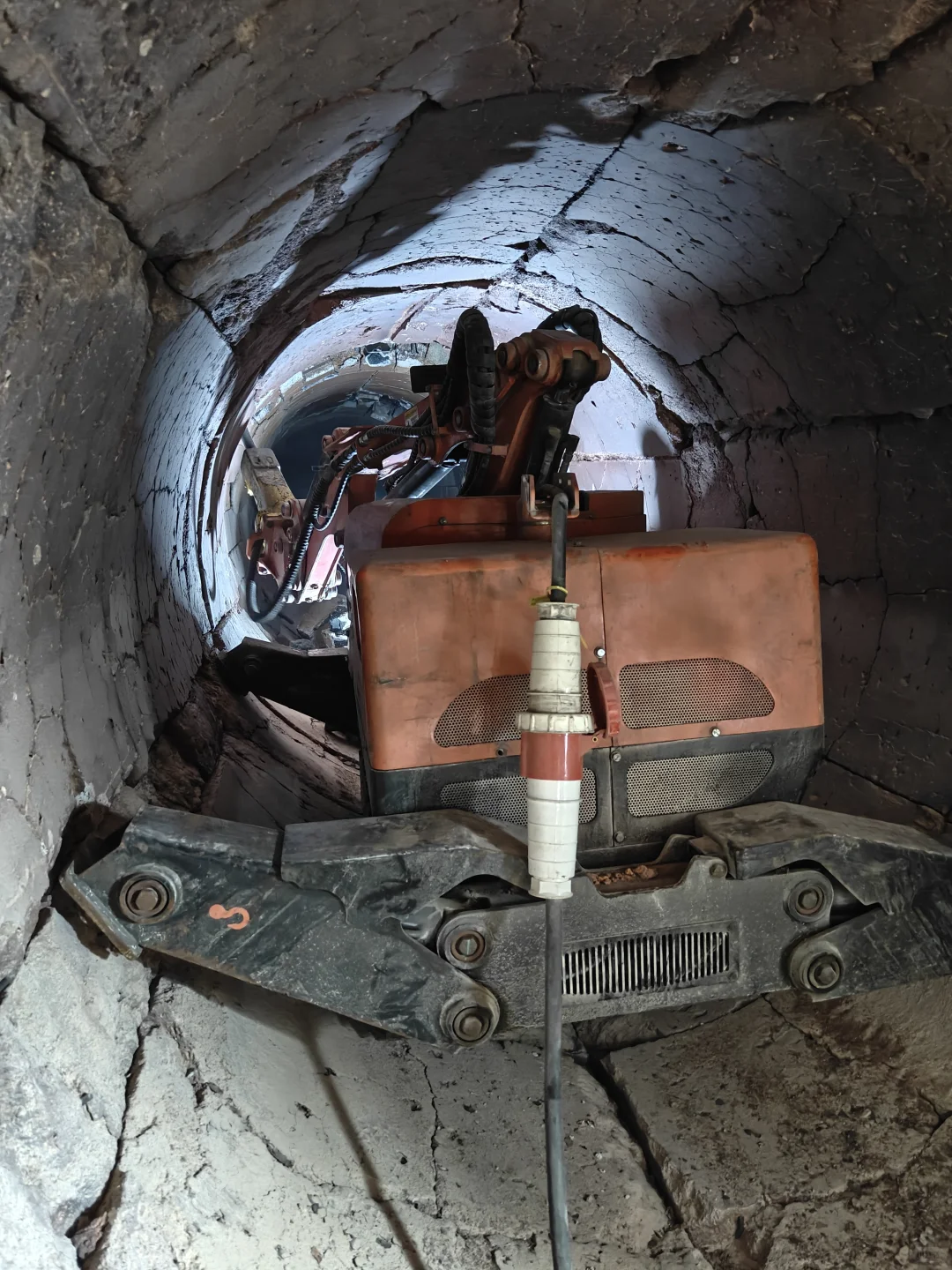 锂电窑维护难题 破拆机器人巧破局