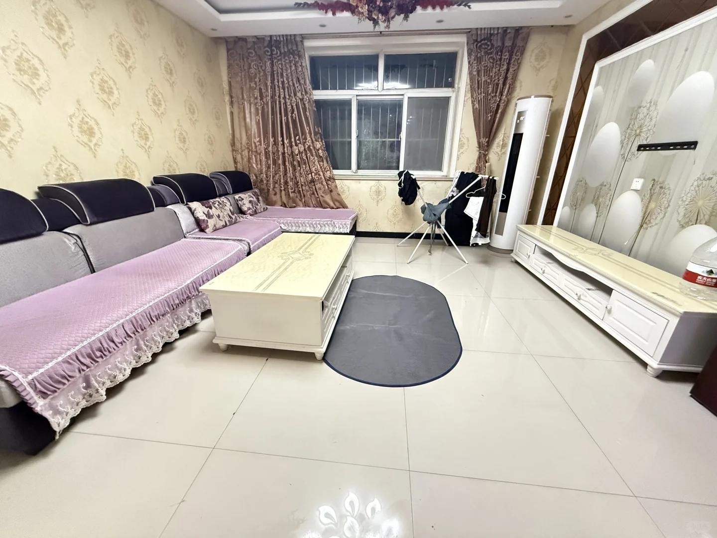 招女生合租室友，建材市场附近