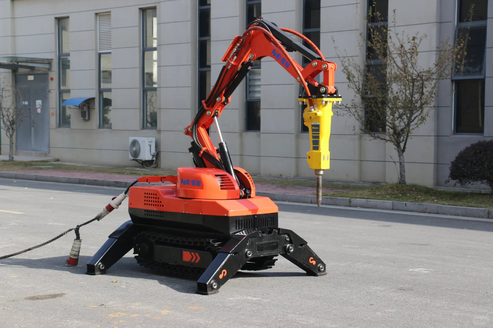 锂电窑维护难题 破拆机器人巧破局