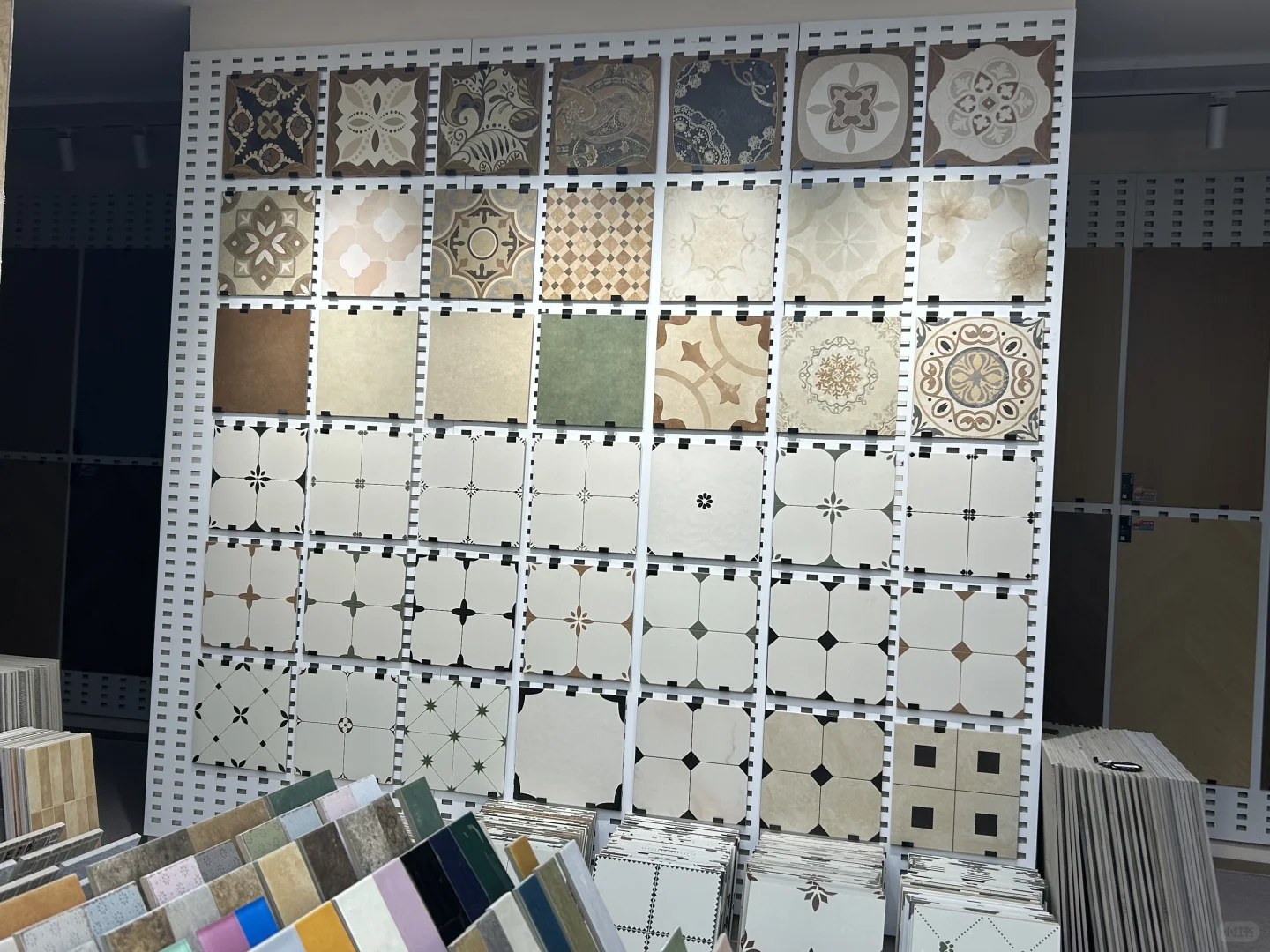 80后老板直供！成都瓷砖批发性价比王炸