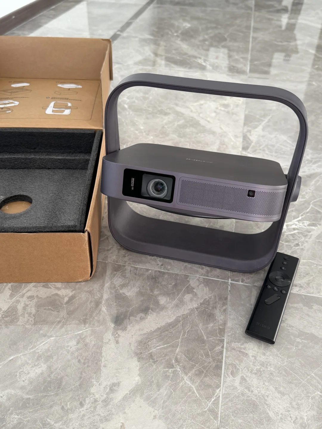 出极米Z7X投影仪