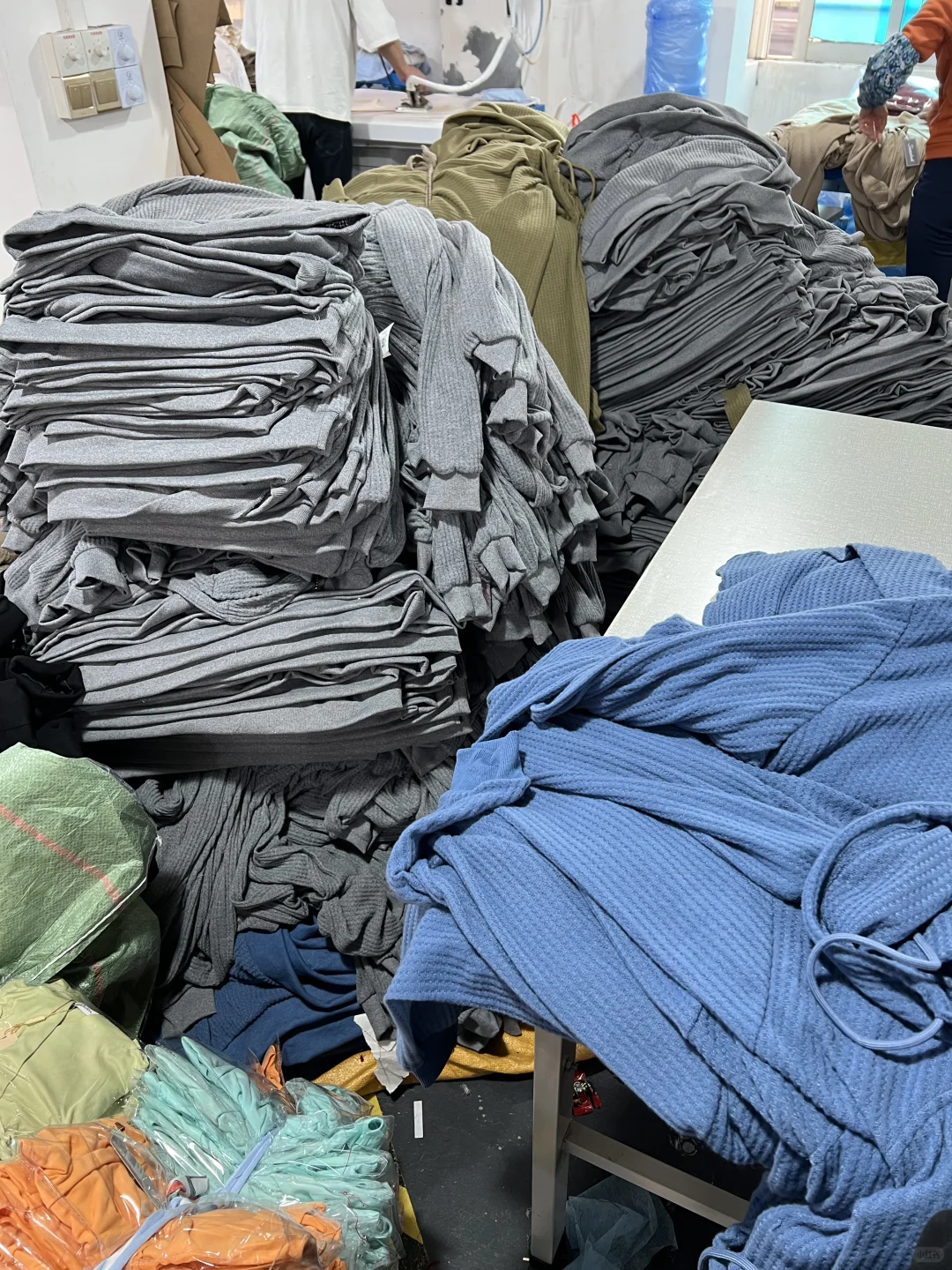 广州服装加工：T恤/卫衣3天打版出货小单快返